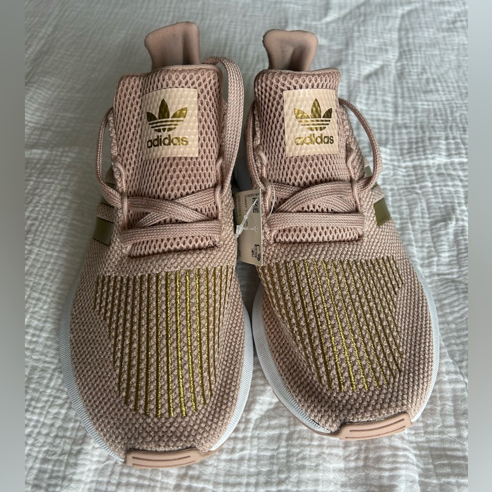 Adidas Swift Run J - US Juniors size 5/US Womens size 6.5